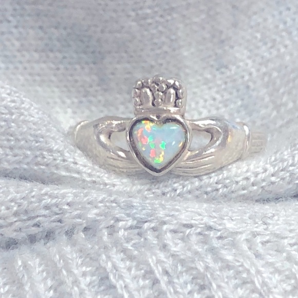 Irish Claddagh Ring With Synthetic Opal - Picture 2 of 6